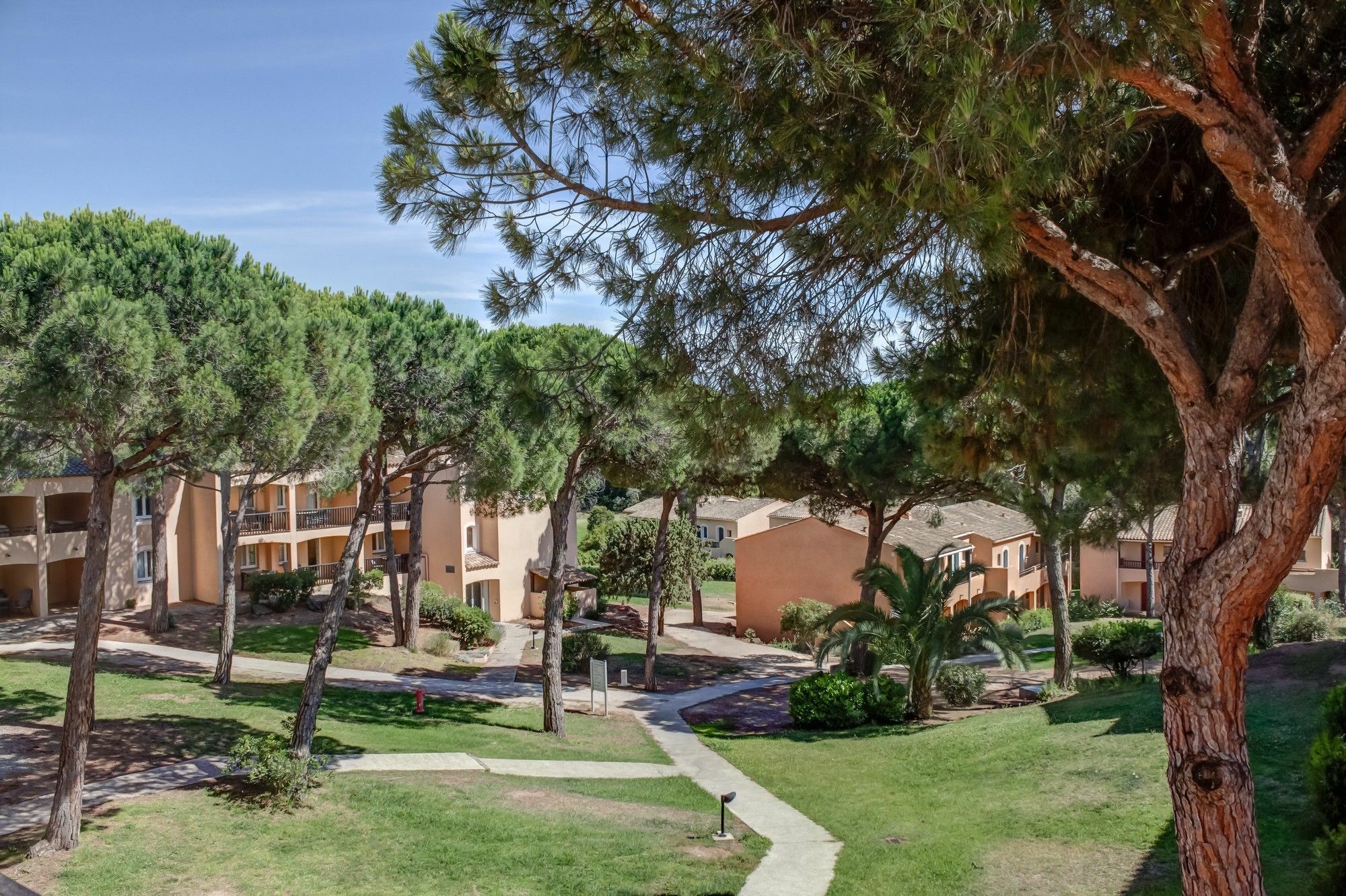 Residence Pierre & Vacances Valescure Saint-Raphaël Buitenkant foto